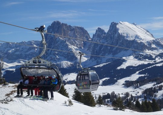 Telemix Puflatsch - Bullaccia: sciatori e pedoni assieme in Alpe di Siusi su questo impianto ibrido